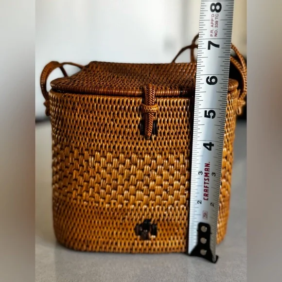 Woven Handbag - Picture 10 of 11